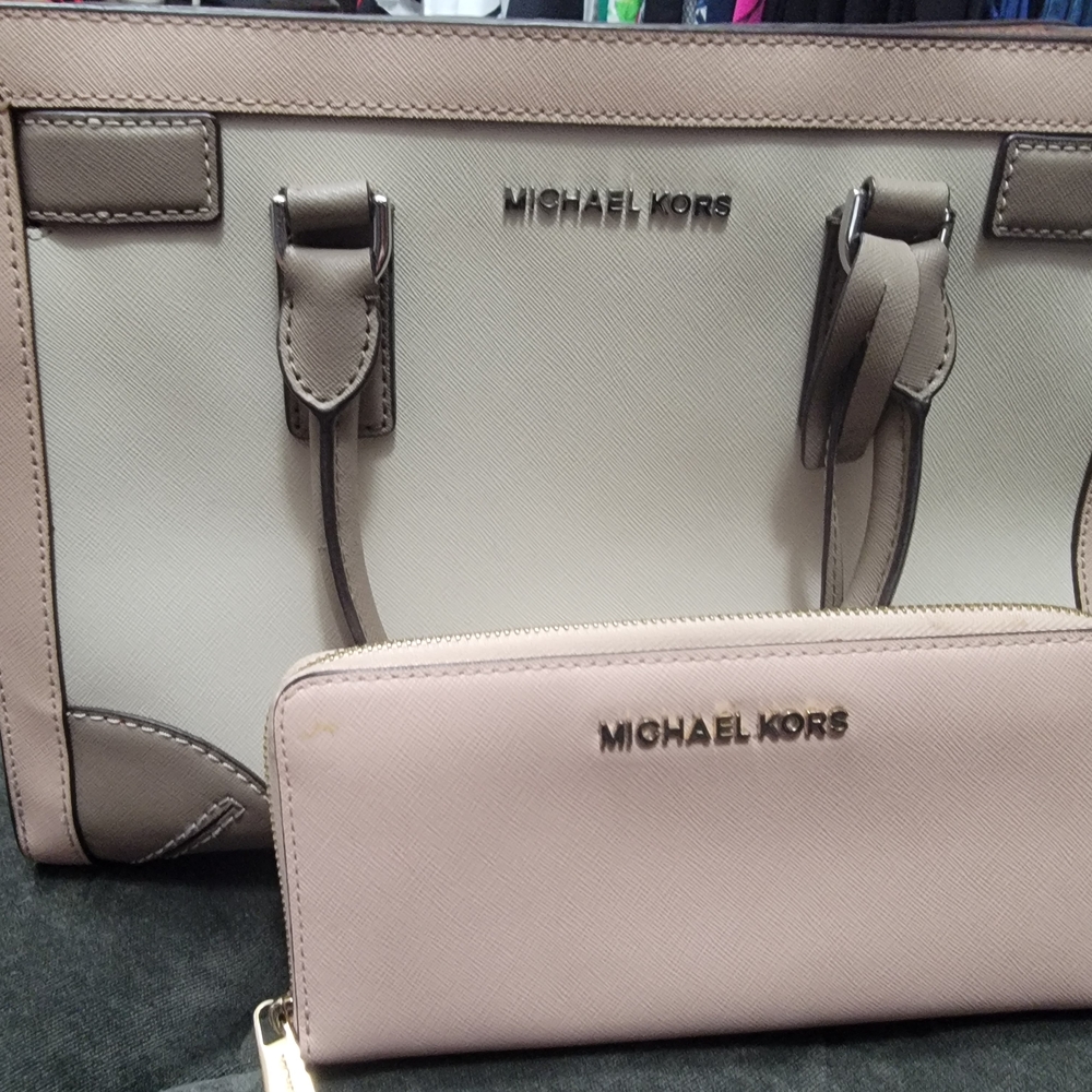Michael Kors Tan and Cream Women's Bag Set